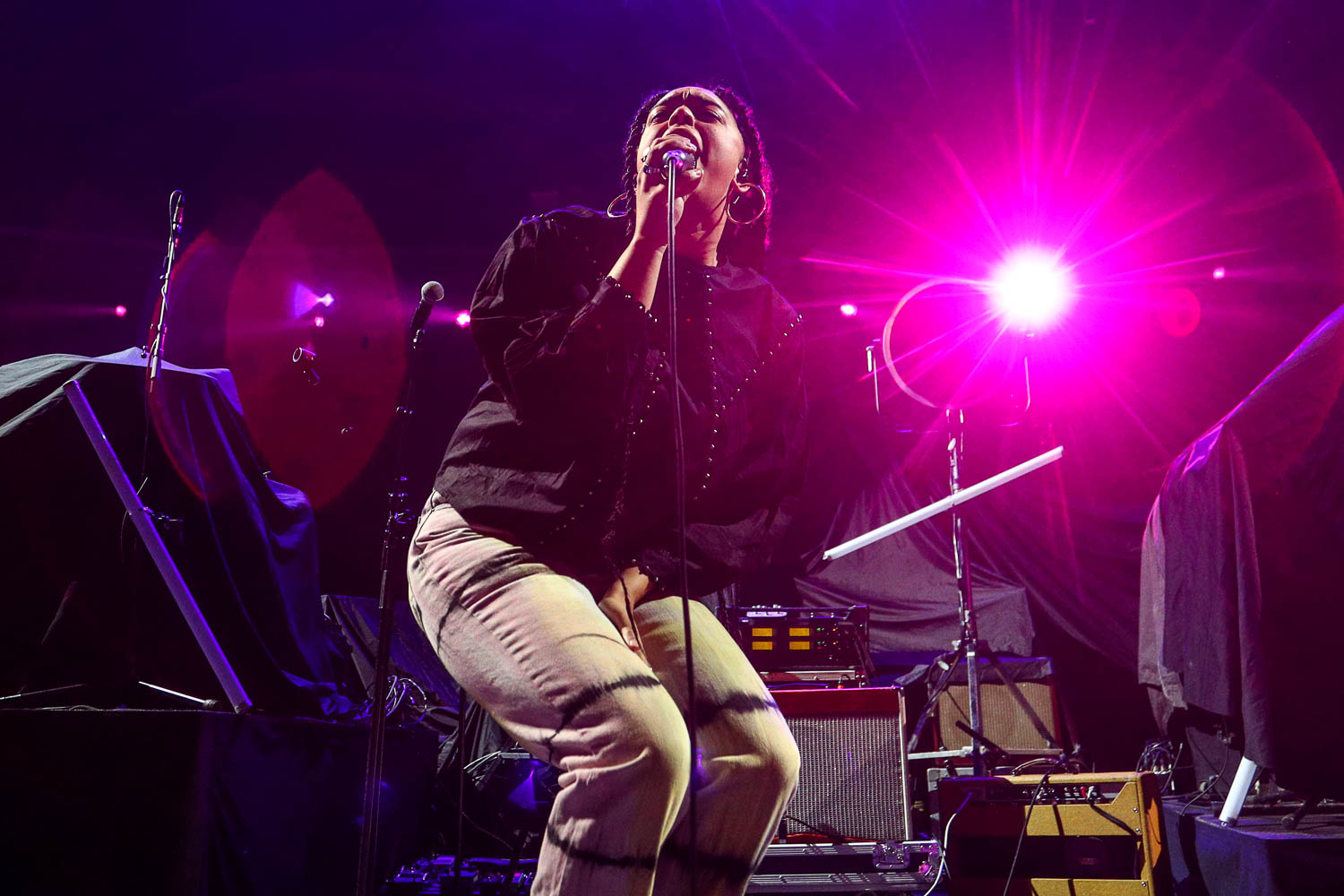 Jasmine Mullen, lead vocalist of The New Respects