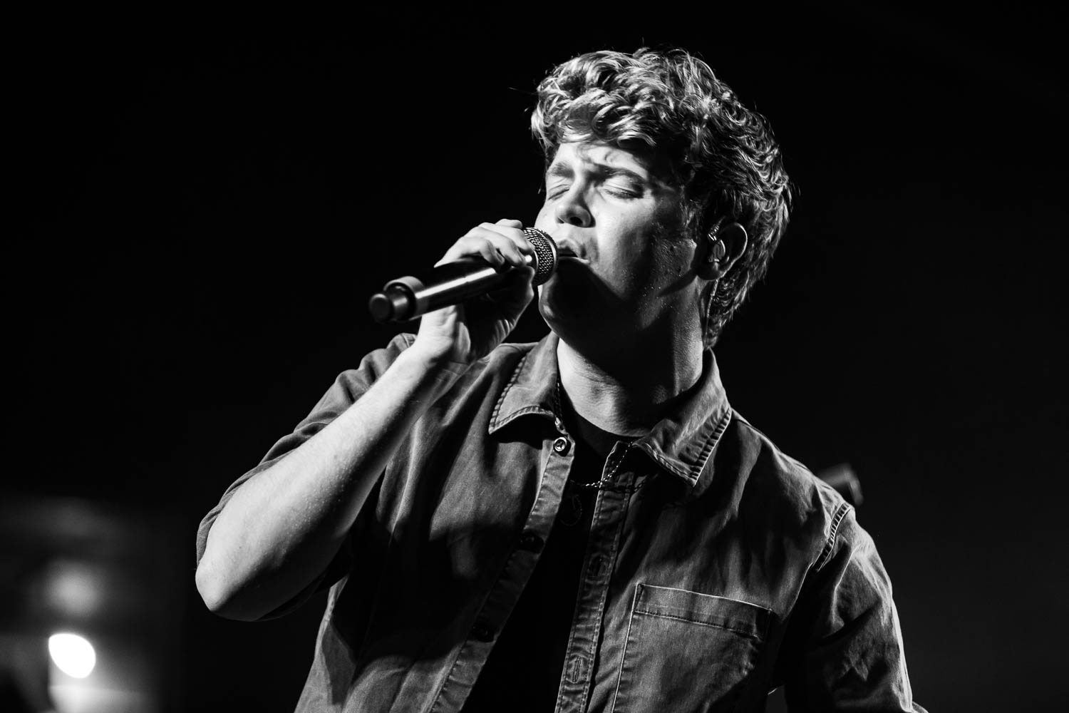 Jamie Miller performing at The Truman in Kansas City, Missouri on May 11, 2022