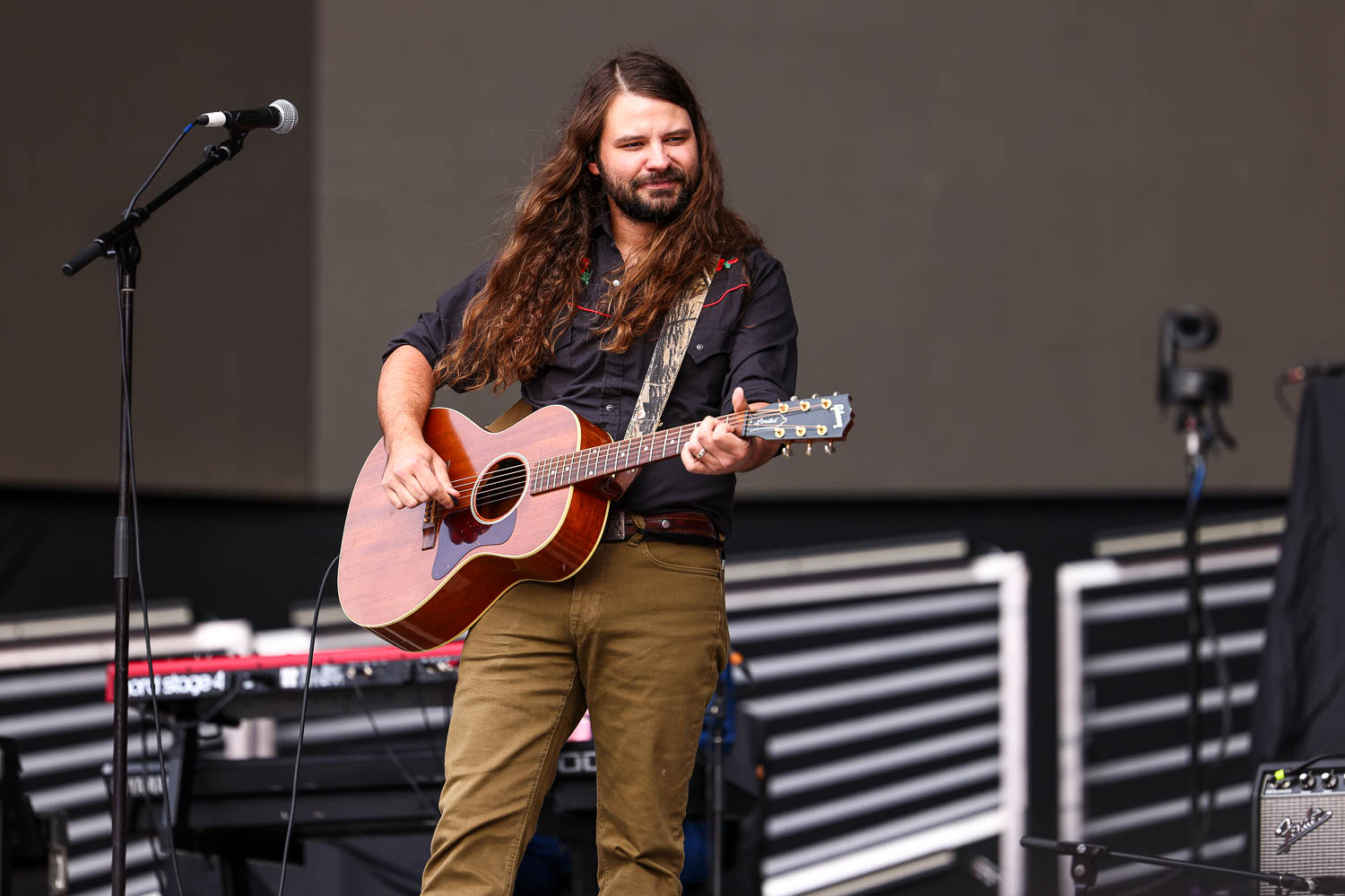 Brent Cobb performing at GEHA Field at Arrowhead Stadium in Kansas City, Missouri on June 10, 2023.