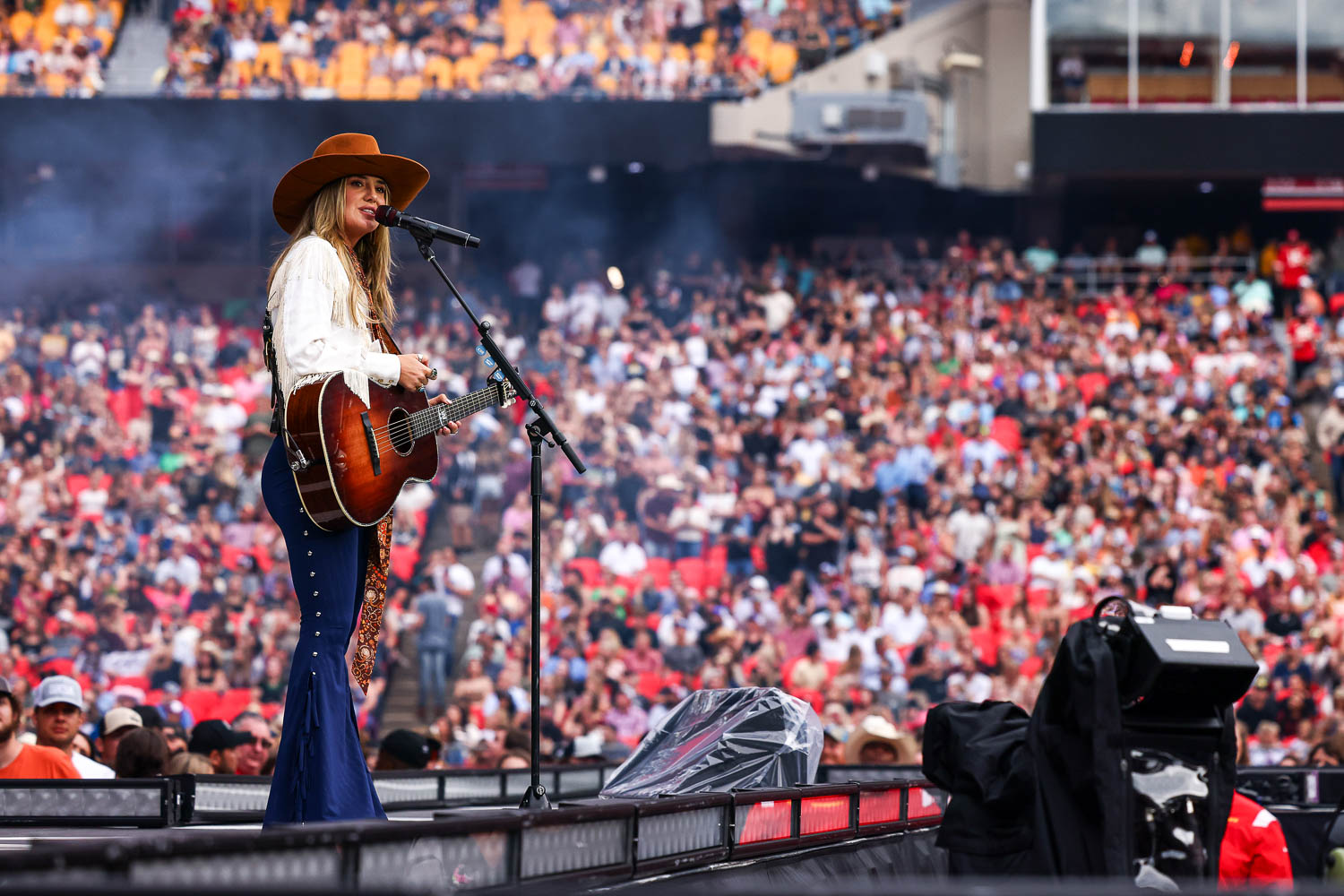 Lainey Wilson performing at GEHA Field at Arrowhead Stadium in Kansas City, Missouri on June 10, 2023.