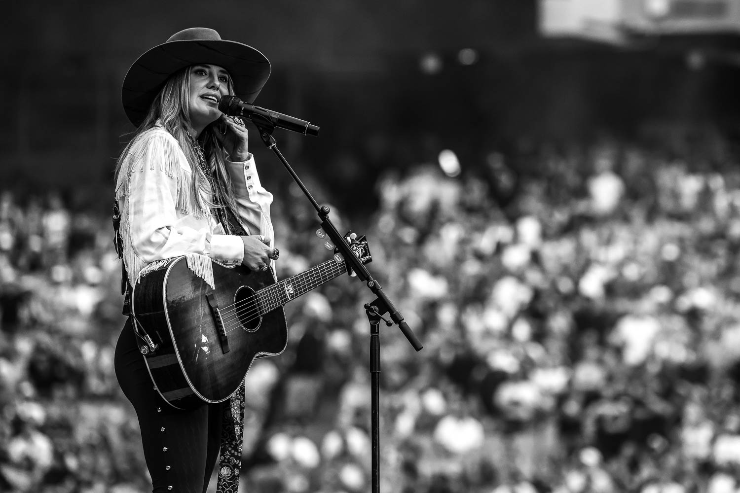 Lainey Wilson performing at GEHA Field at Arrowhead Stadium in Kansas City, Missouri on June 10, 2023.