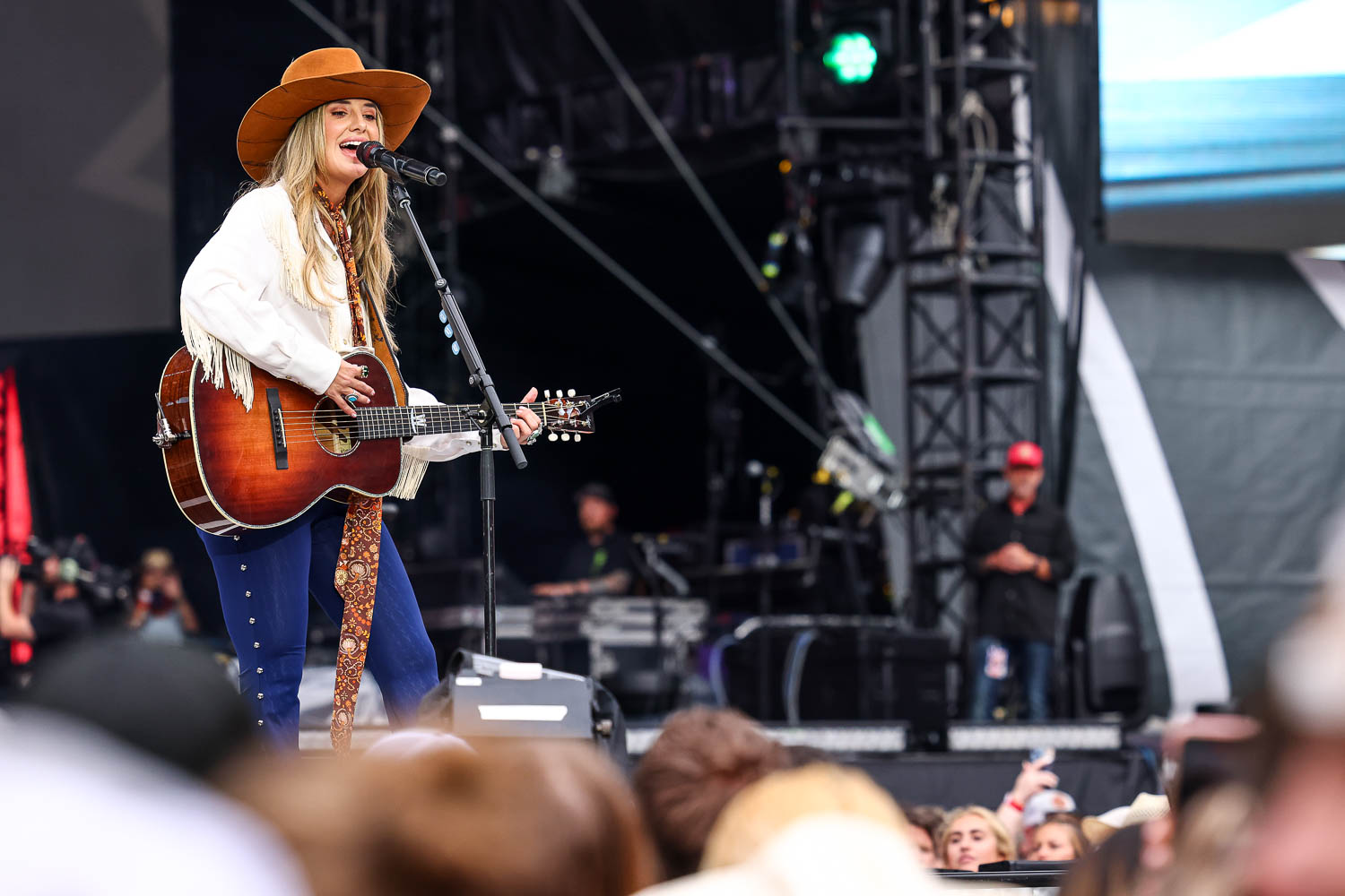 Lainey Wilson performing at GEHA Field at Arrowhead Stadium in Kansas City, Missouri on June 10, 2023.