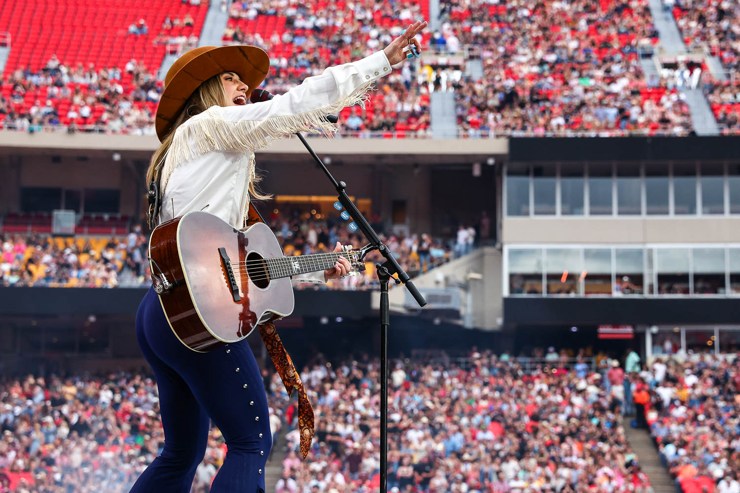 Lainey Wilson performing at GEHA Field at Arrowhead Stadium in Kansas City, Missouri on June 10, 2023.