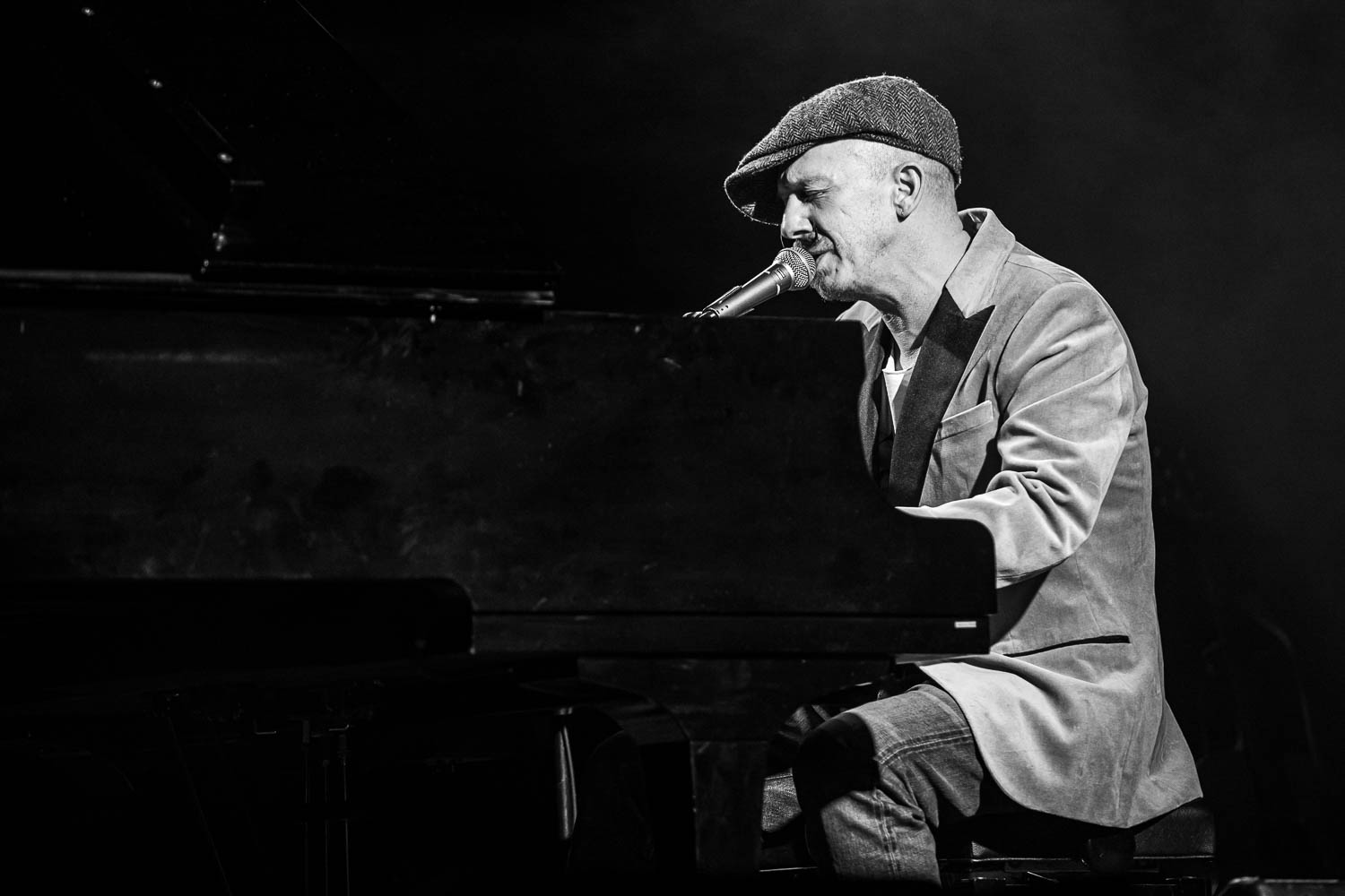 Foy Vance performing at The Truman in Kansas City, Missouri on January 24, 2024.