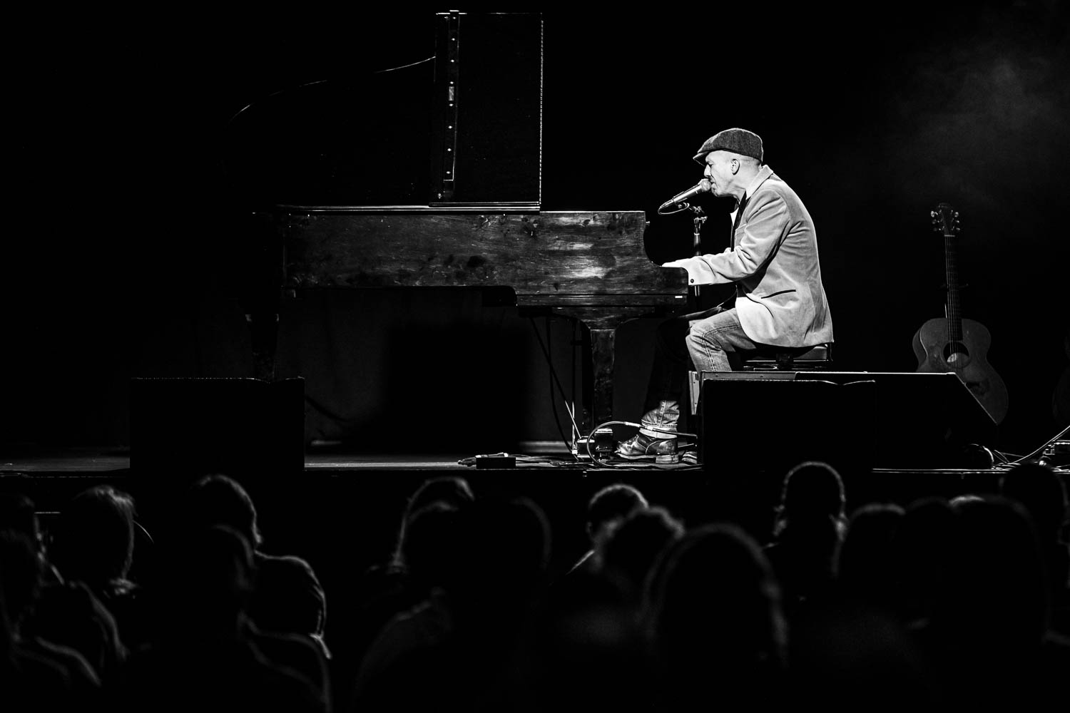Foy Vance performing at The Truman in Kansas City, Missouri on January 24, 2024.