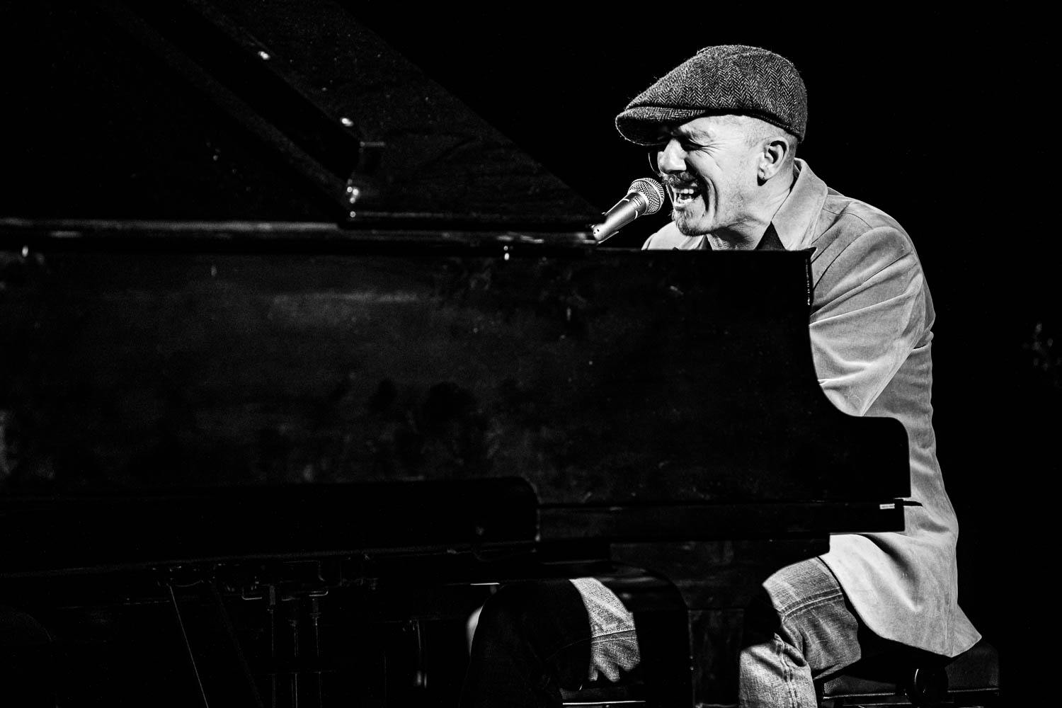 Foy Vance performing at The Truman in Kansas City, Missouri on January 24, 2024.