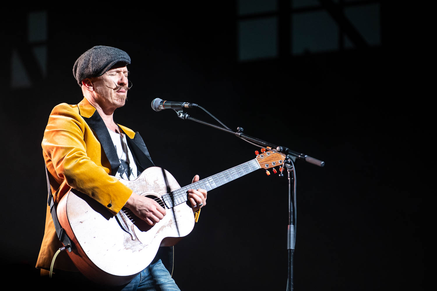 Foy Vance performing at The Truman in Kansas City, Missouri on January 24, 2024.